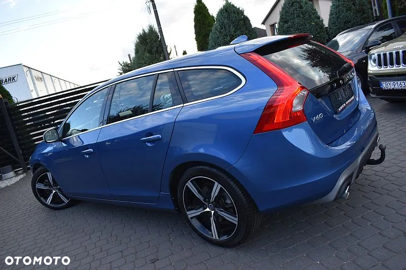 Volvo V60 D4 R-Design - 3