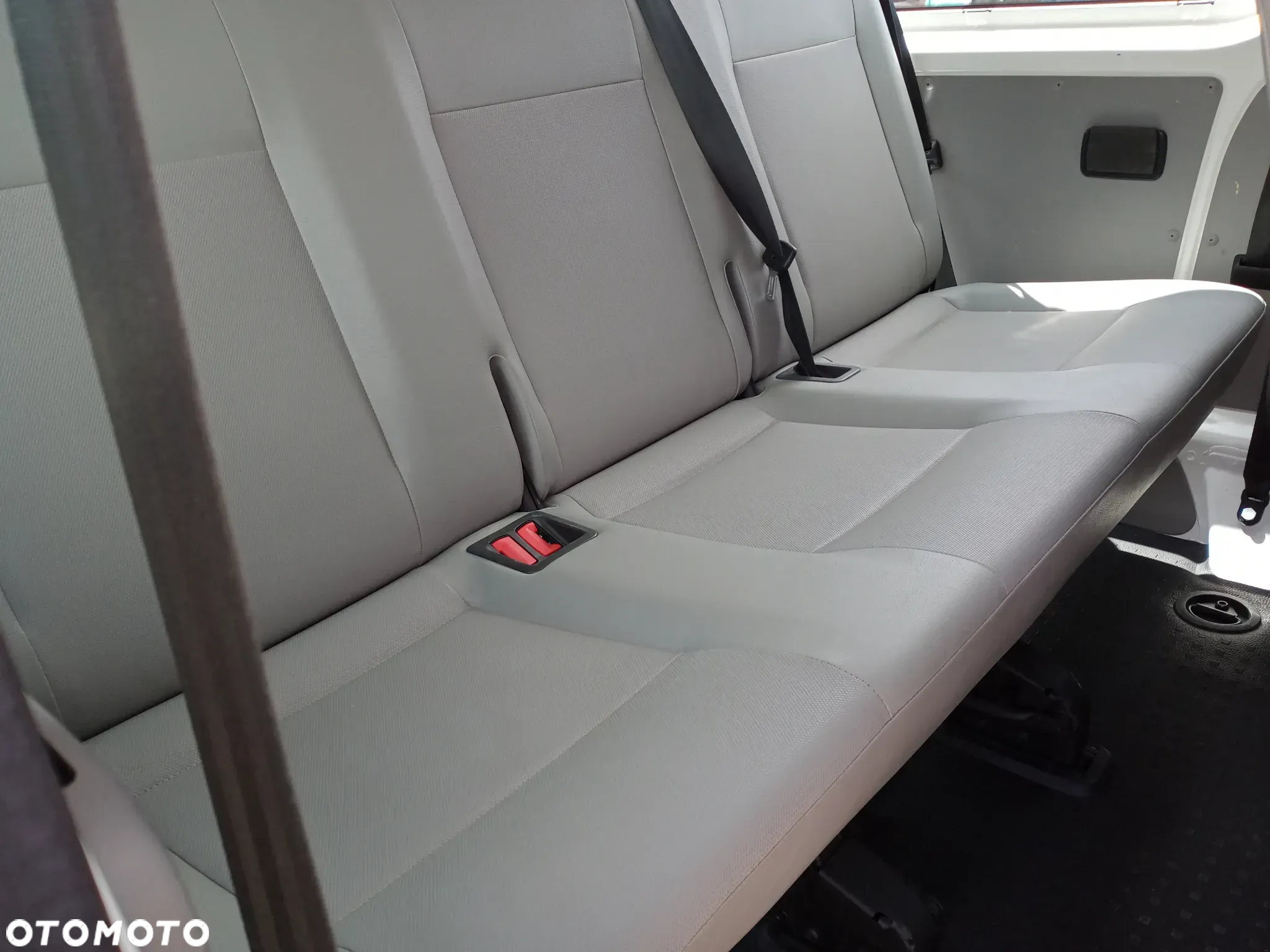 Volkswagen T5 LIFT T6 9 osobowy 2015 .rok 2.0 140 KM Long  6 bieg. serwis do końca doinwestowany klima  tempomat  vebasto isofix - 18