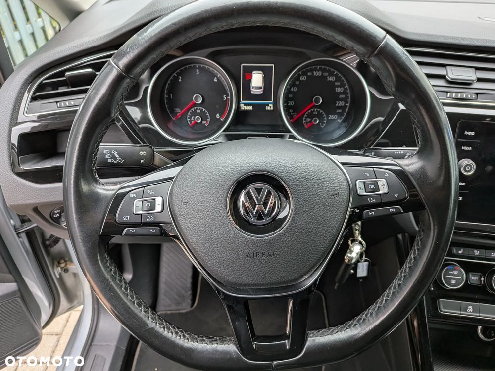 Volkswagen Touran - 15