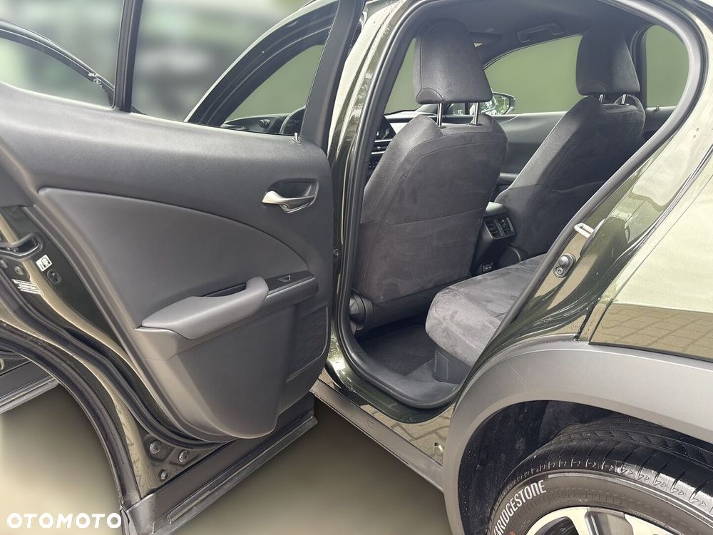 Lexus UX 300h Business - 12