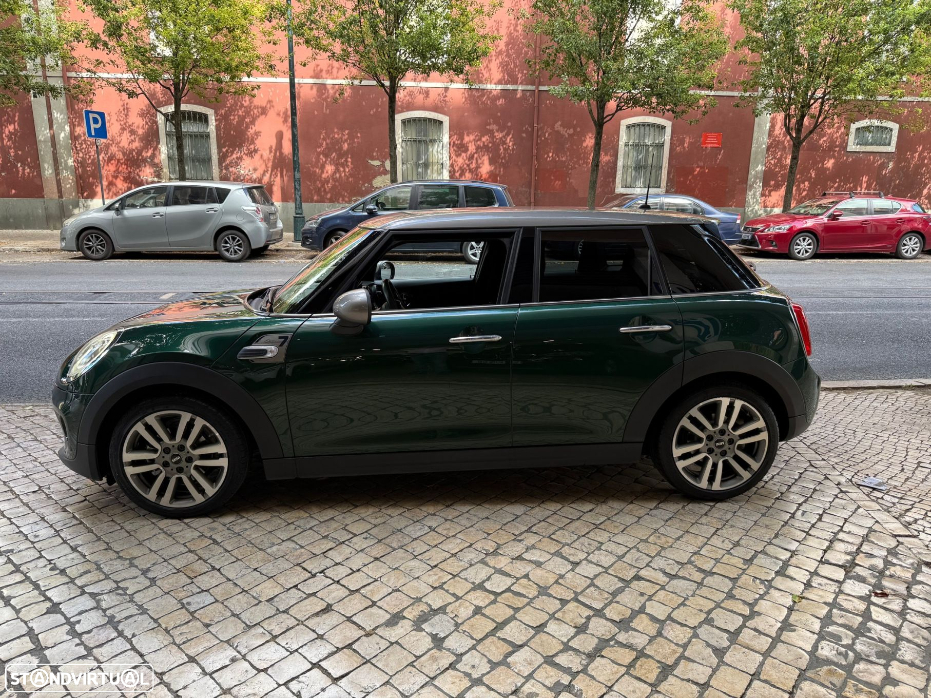 MINI 5 Portas Cooper D Auto - 5