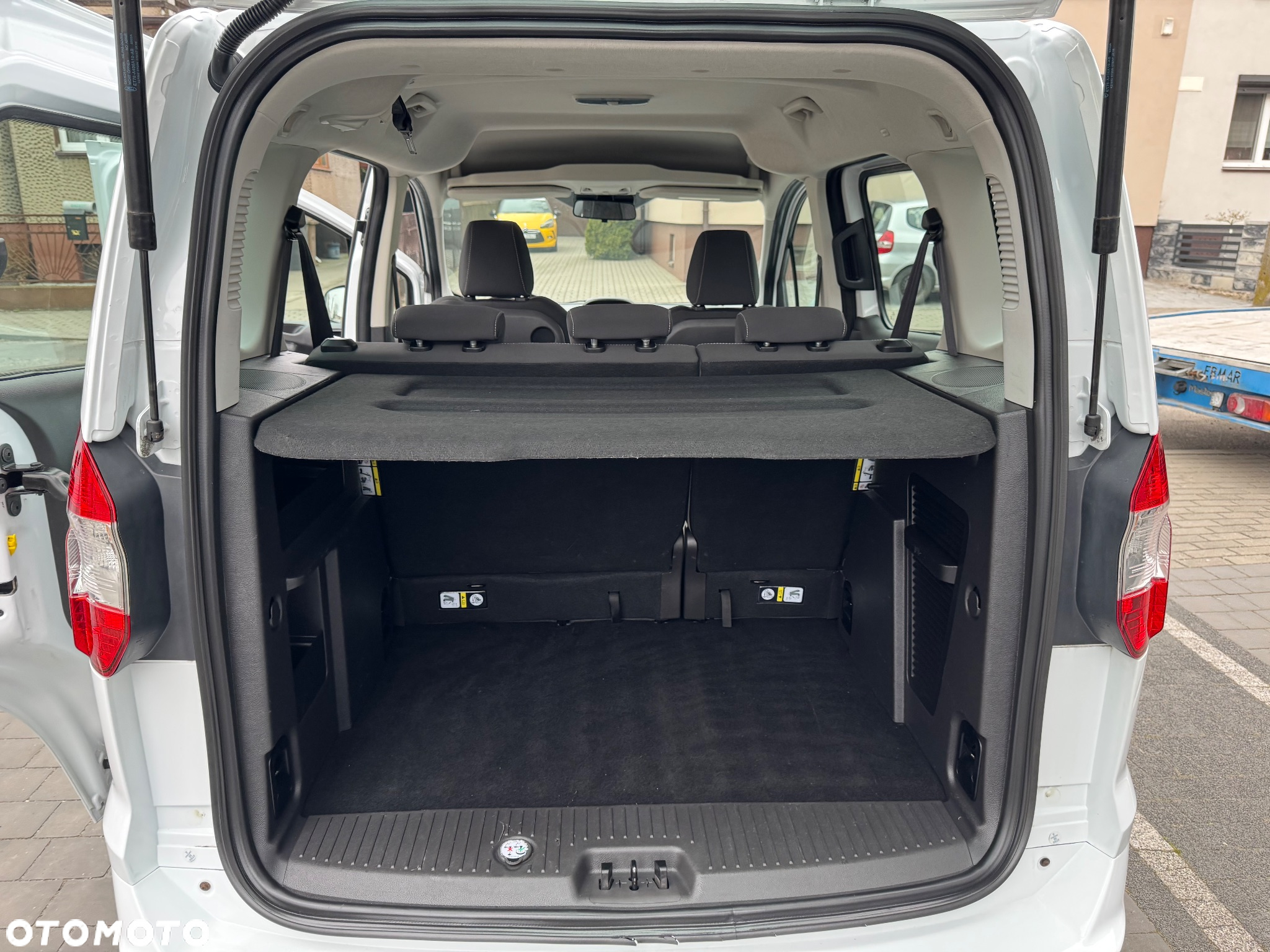 Ford Tourneo Courier 1.5 TDCi S&S Trend - 17