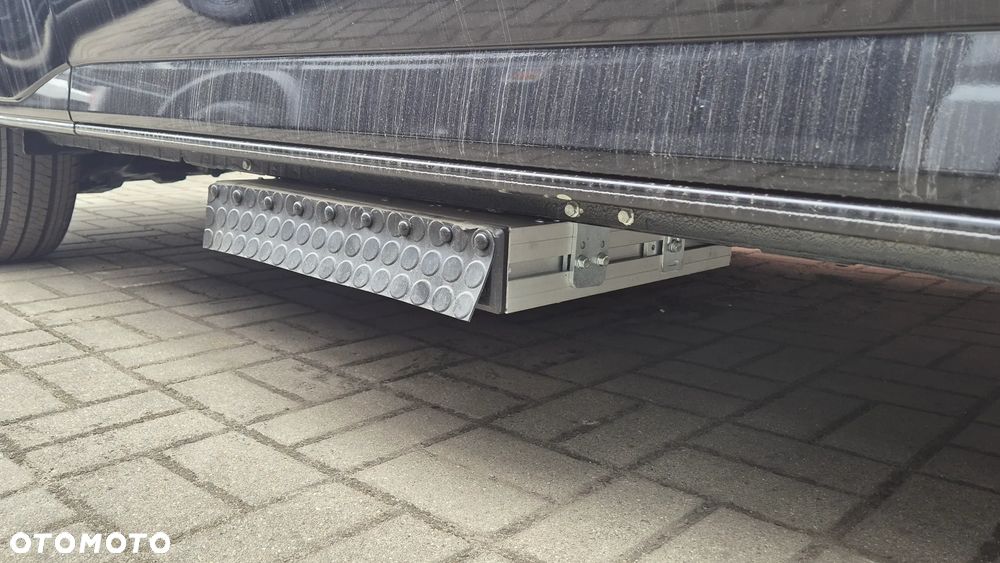 Volkswagen Caravelle - 11