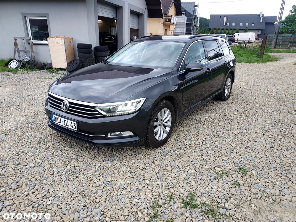 Volkswagen Passat - 1