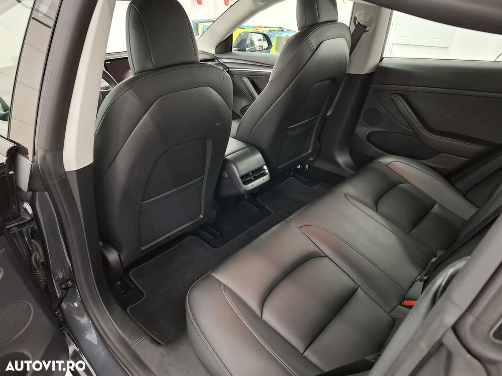 Tesla Model 3 RWD - 10