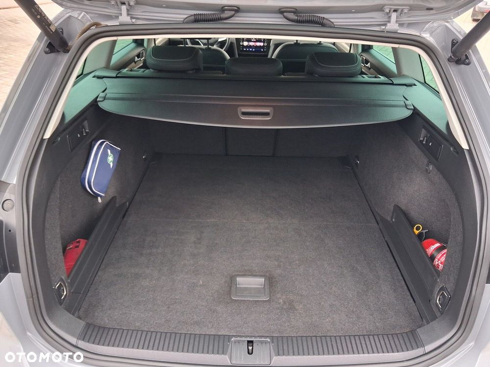 Volkswagen Passat - 13