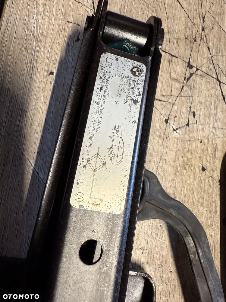 Lewarek podnośnik BMW x5 e53 klucz do kół i guma montażowa - 2