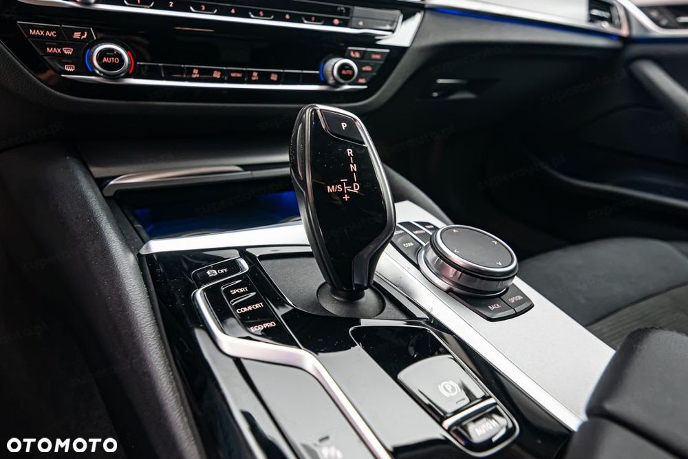 BMW Seria 5 518d - 22