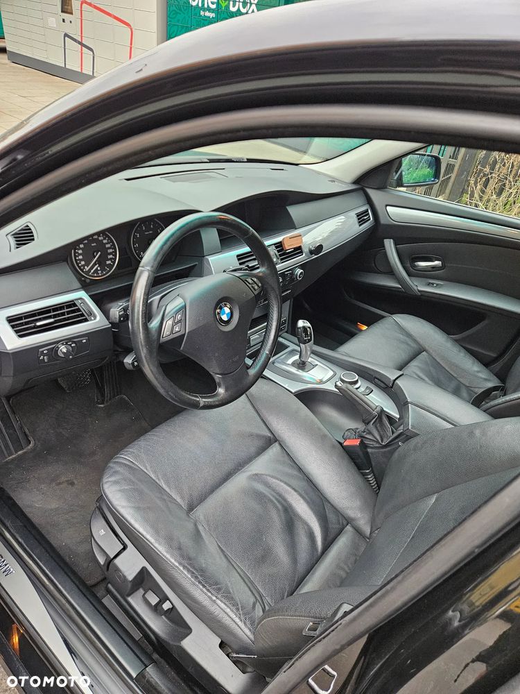 BMW Seria 5 523i - 14