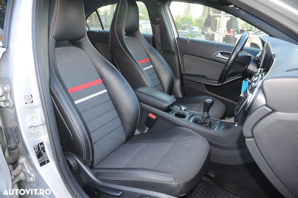 Mercedes-Benz A 180 AMG Line - 31