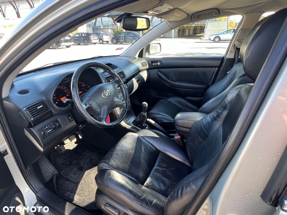 Toyota Avensis - 10