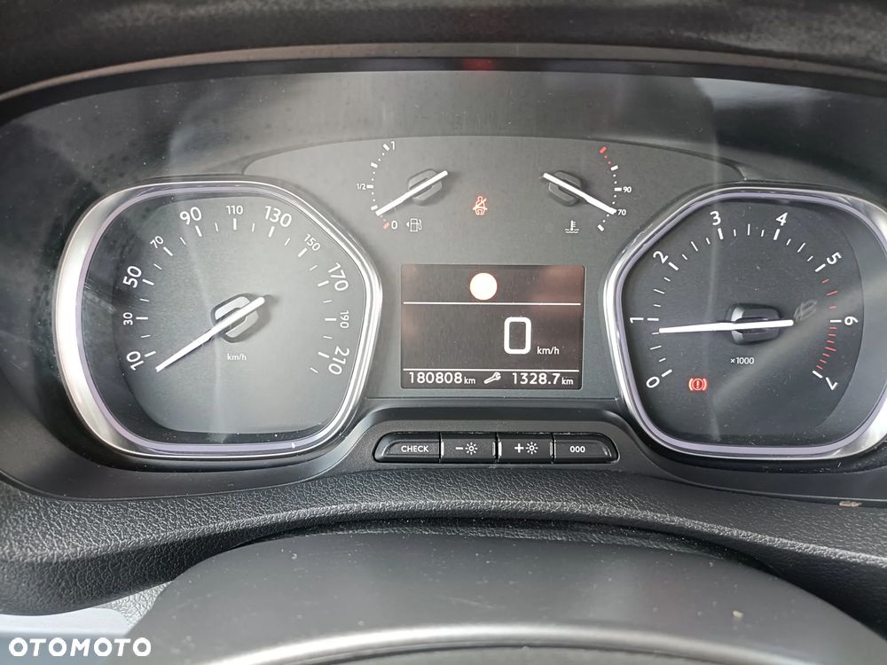 Peugeot Traveller L3 2.0 Business - 29