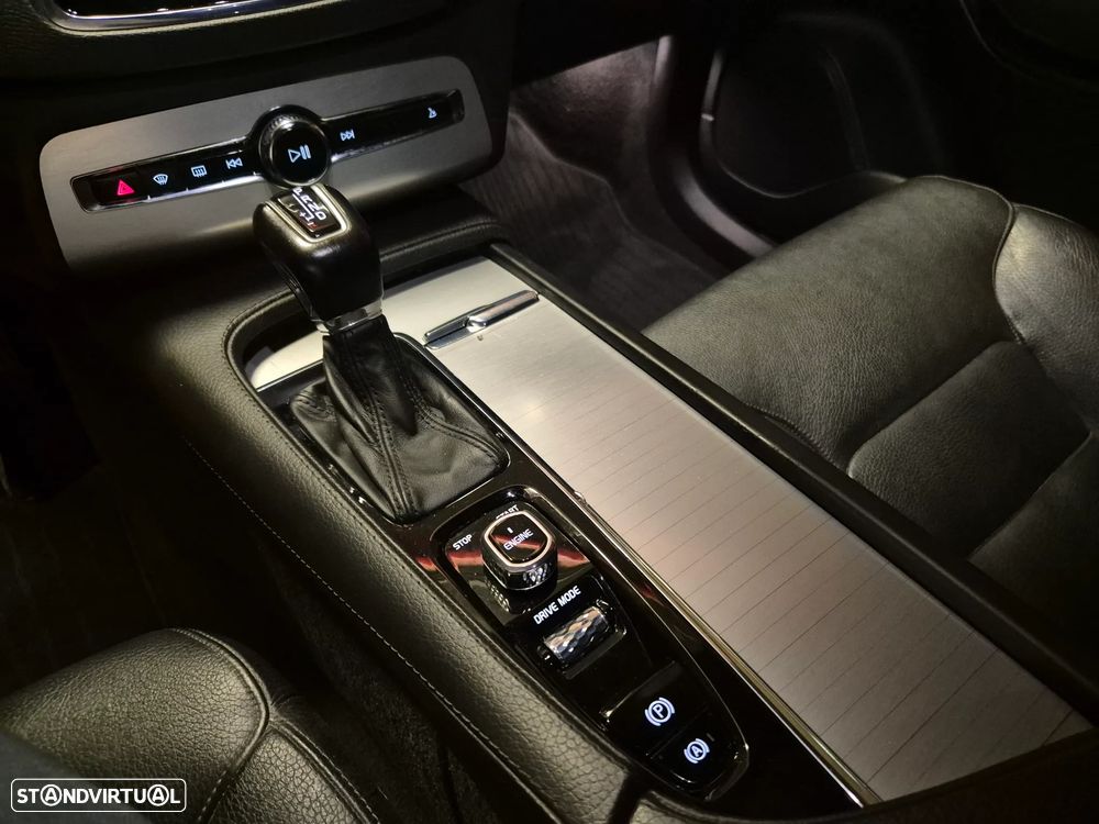 Volvo XC 90 2.0 D5 Momentum AWD - 28