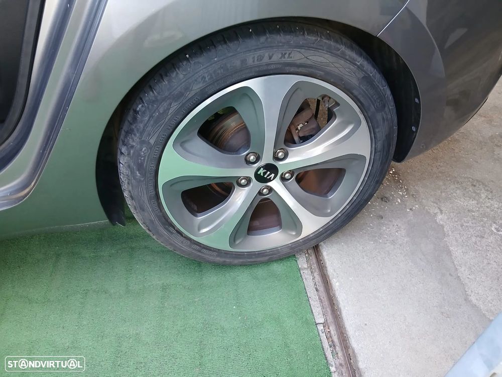 Kia Carens 1.7 CRDi ISG TX - 30