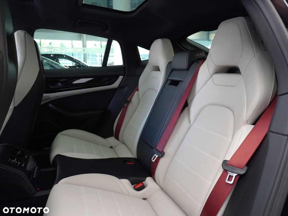Porsche Panamera 4S E-Hybrid PHEV - 36