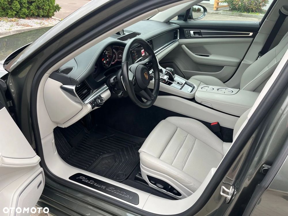 Porsche Panamera 4 Platinum Edition - 12