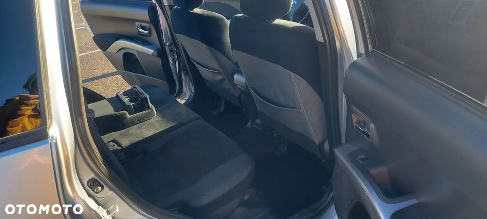Mitsubishi Outlander 2.0 DID Intense + - 6