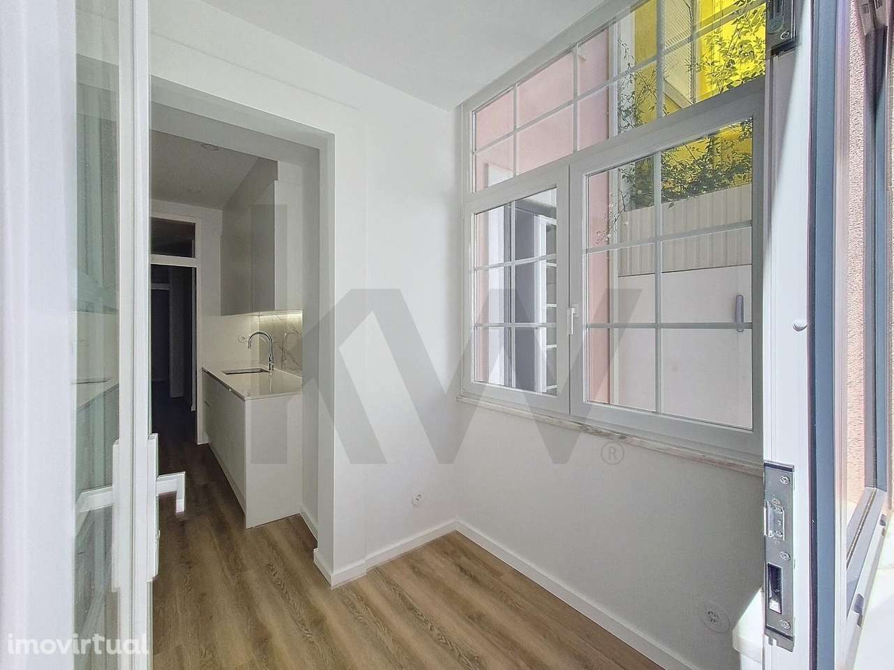 Arrenda-se - Apartamento T1 com Logradouro em Alcântara - Grande imagem: 3/19