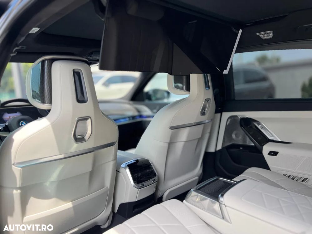 BMW M7 M760e xDrive AT PHEV - 27