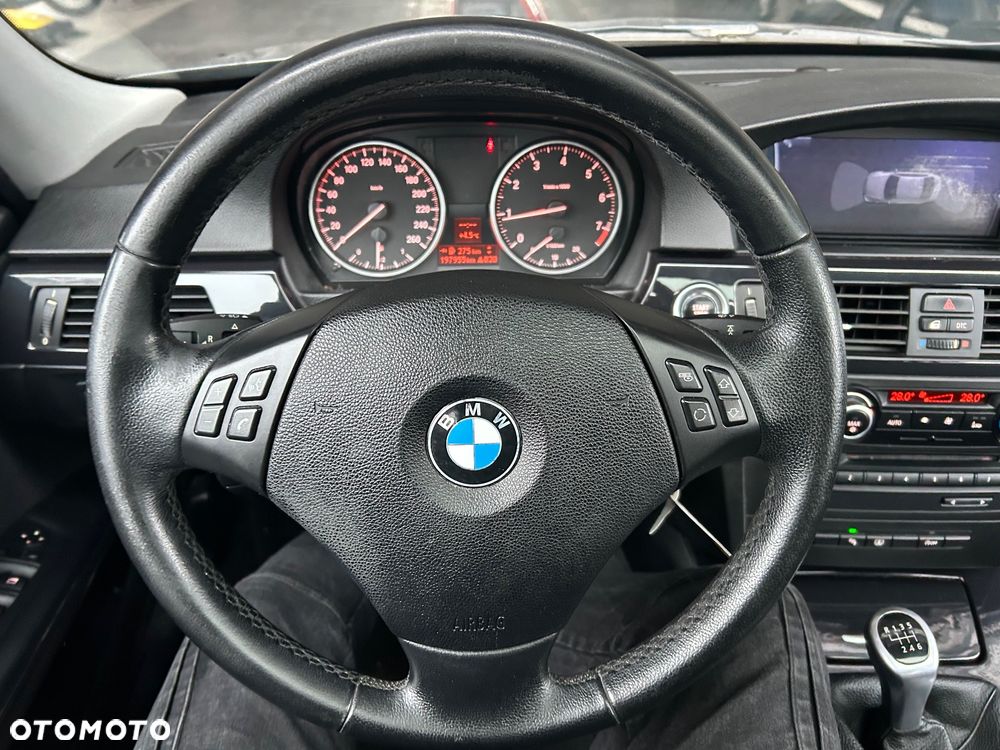 BMW Seria 3 320i - 26