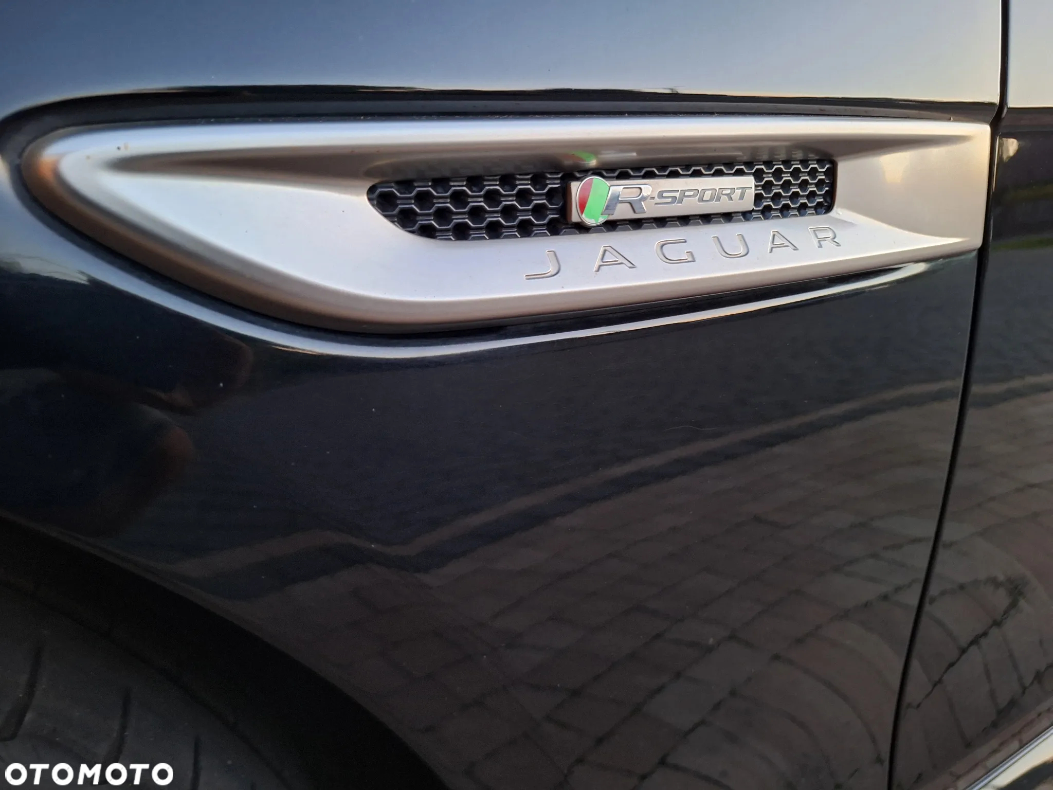 Jaguar XE 2.0 D R-Sport - 39