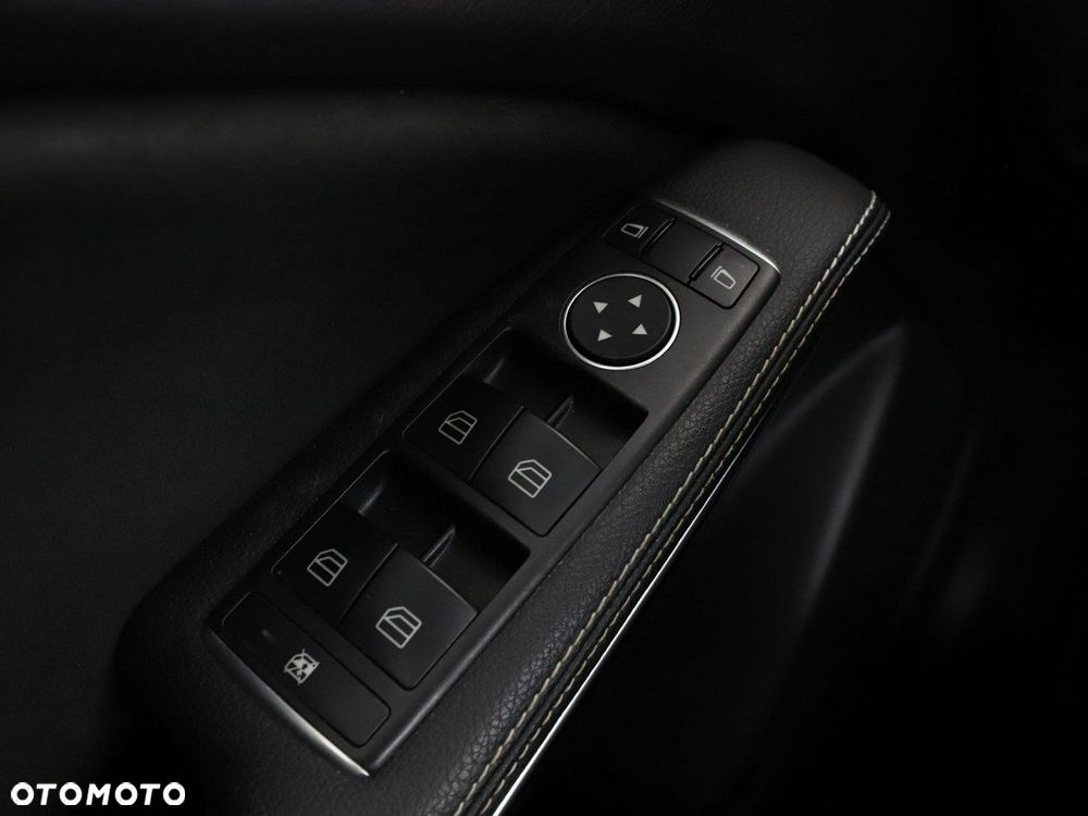 Mercedes-Benz Klasa A 180 (BlueEFFICIENCY) 7G-DCT AMG Sport - 34