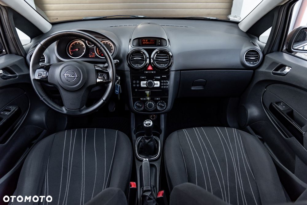 Opel Corsa 1.4 16V Cosmo - 27