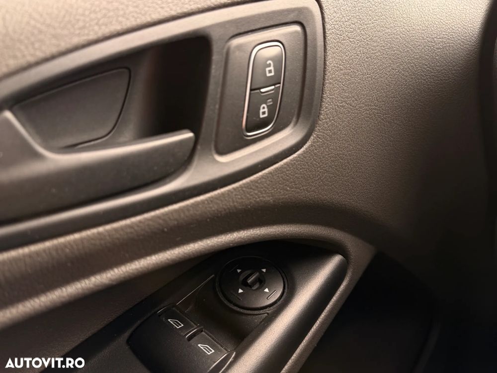 Ford Transit Connect - 19