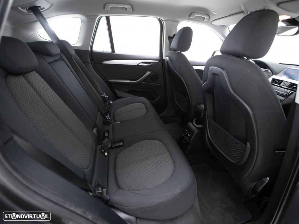 BMW X1 25 e xDrive Corporate Edition - 12