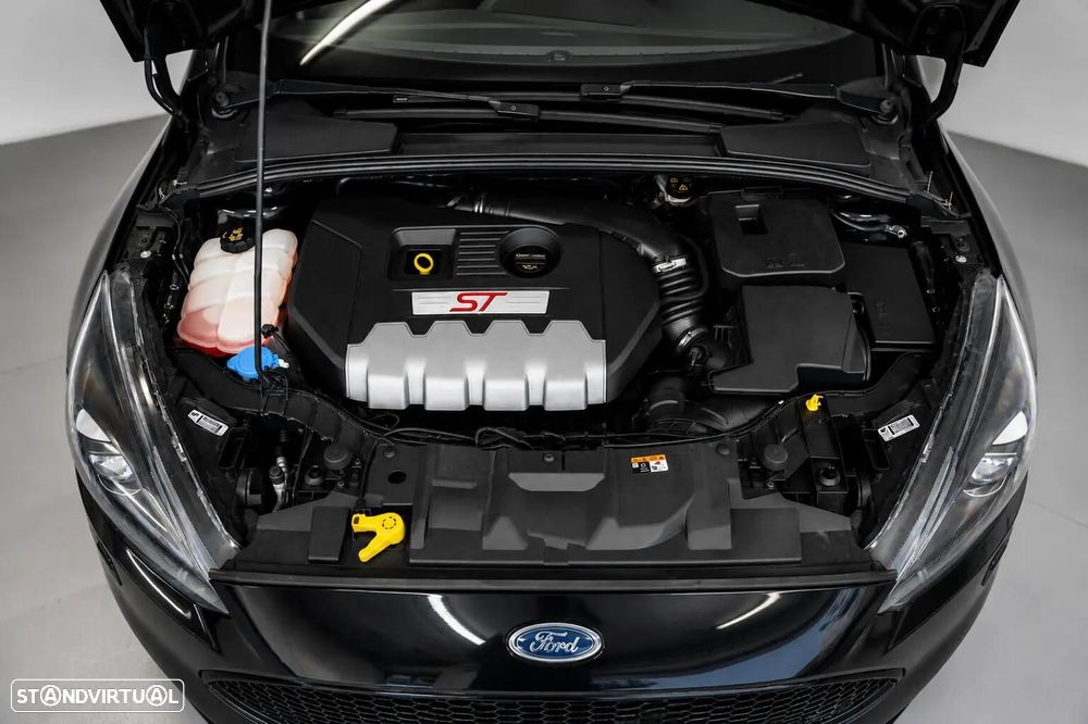 Ford Focus 2.0 EcoBoost ST c/ Pack Pele Desportiva - 22