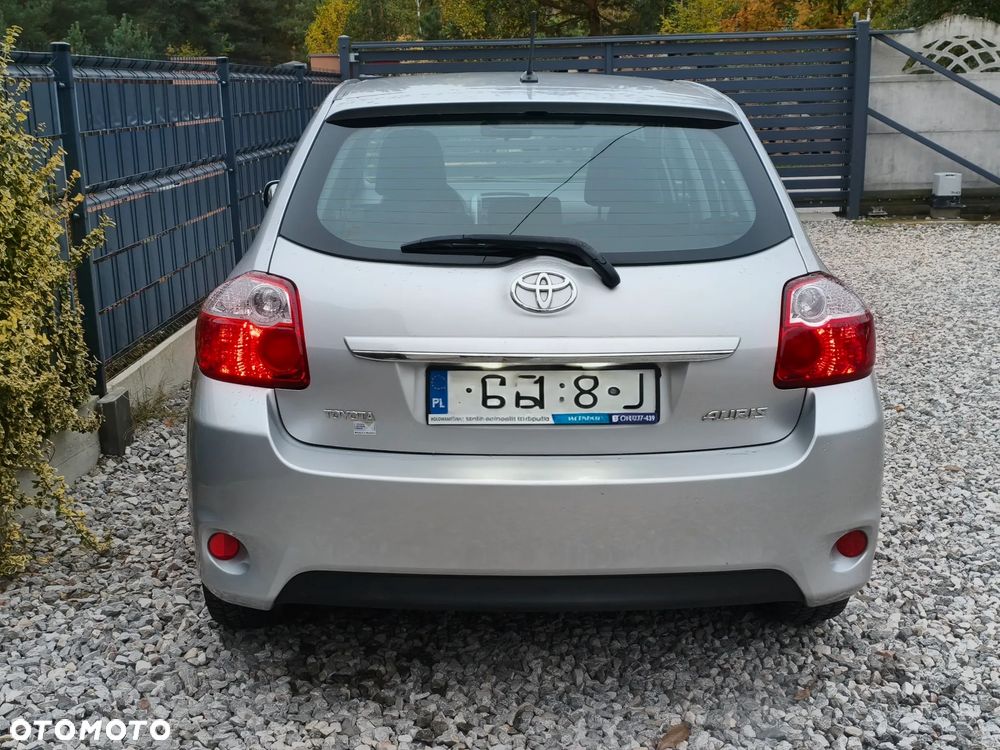 Toyota Auris 2010 photo 4