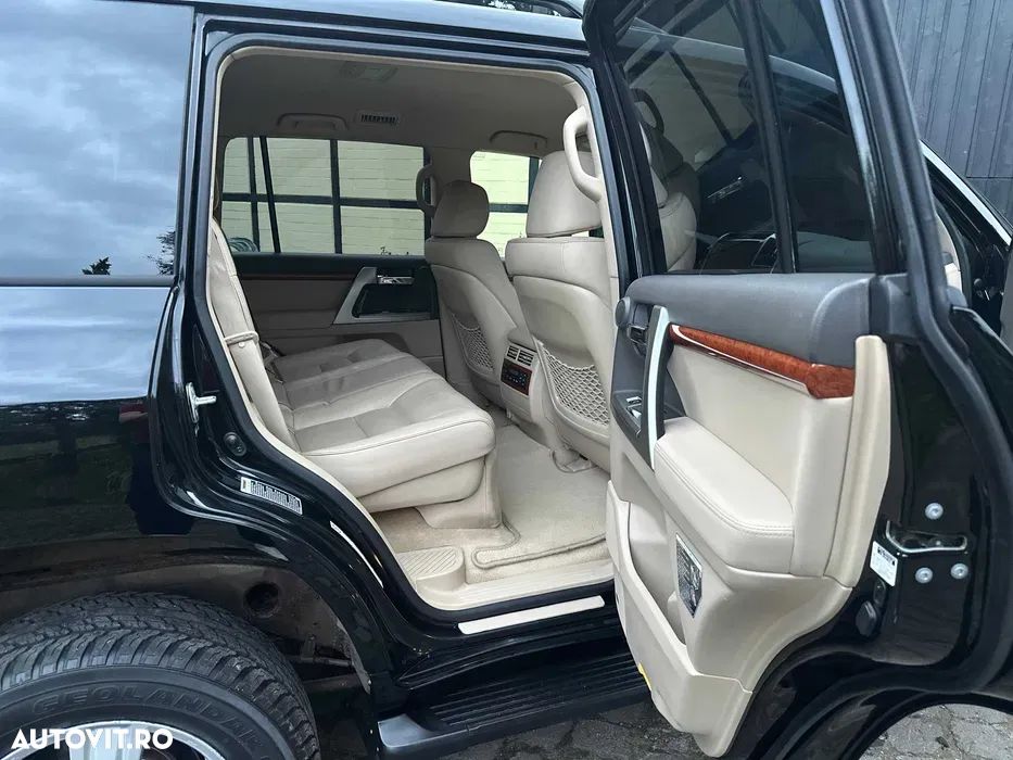 Toyota Land Cruiser 4.5 D-4D V8 Luxury - 5