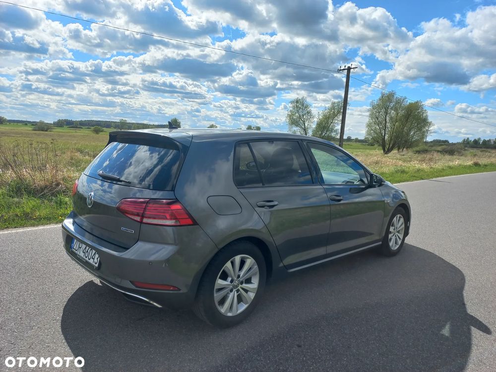Volkswagen Golf - 1