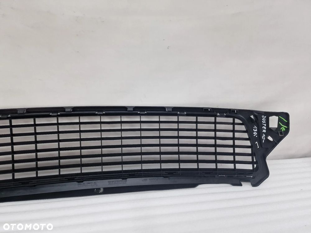 DACIA DUSTER I 10-13 KRATKA ŚRODKOWA ZDERZKA PRZEDNIEGO , NR 622540008R , NR AUKCJI K276 - 9