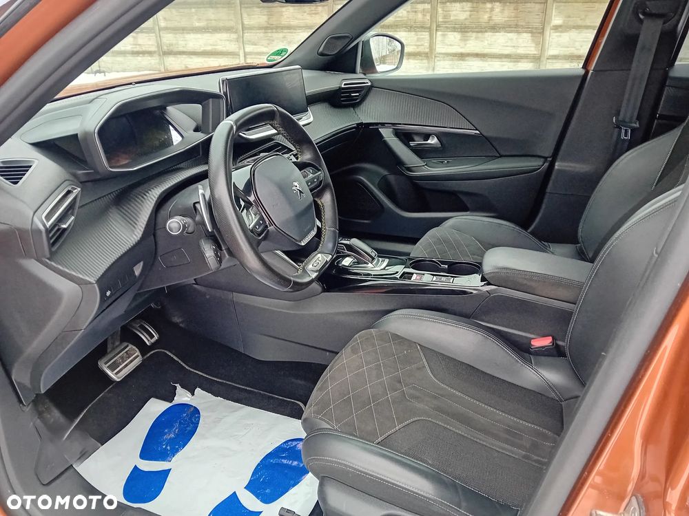 Peugeot 2008 PureTech 155 EAT8 GT - 10