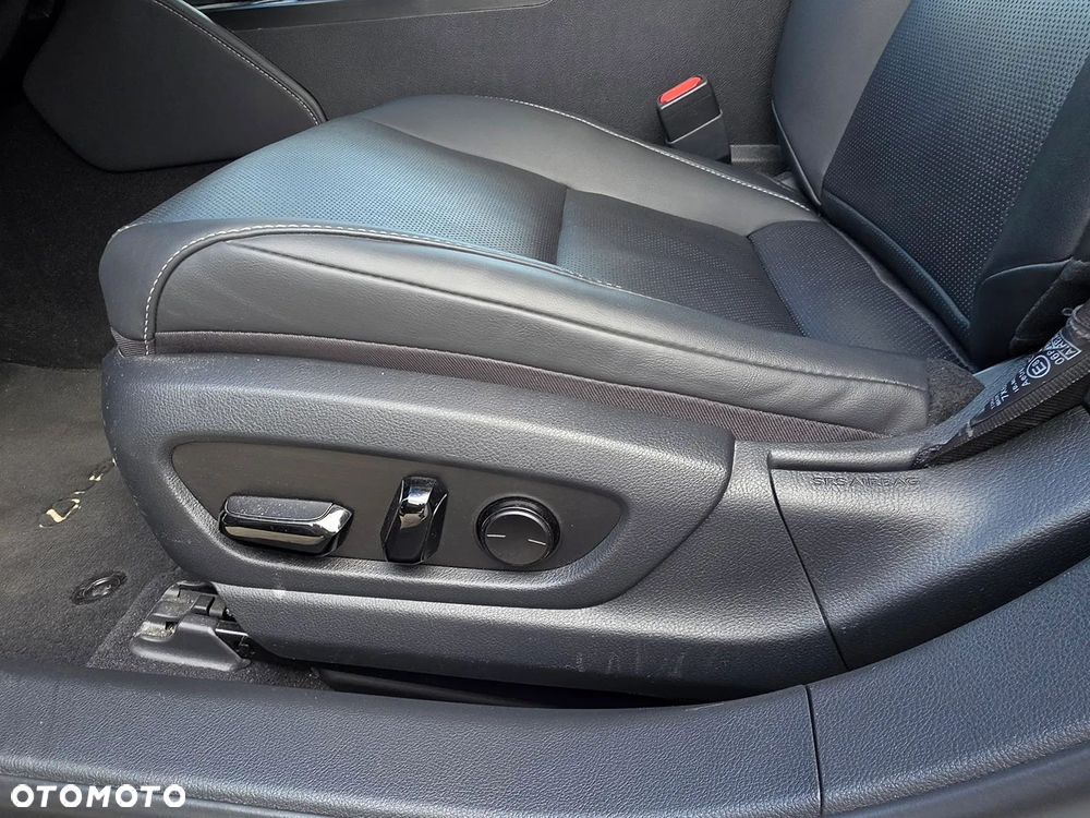 Lexus ES 300h Business Edition + - 13