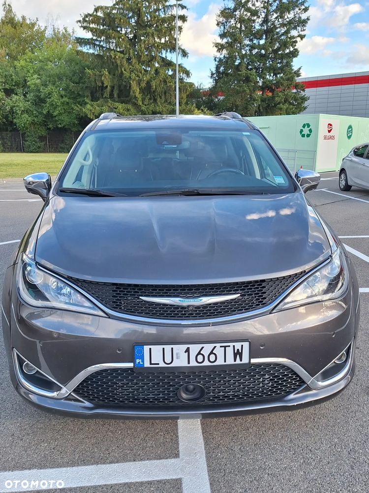 Chrysler Pacifica - 2