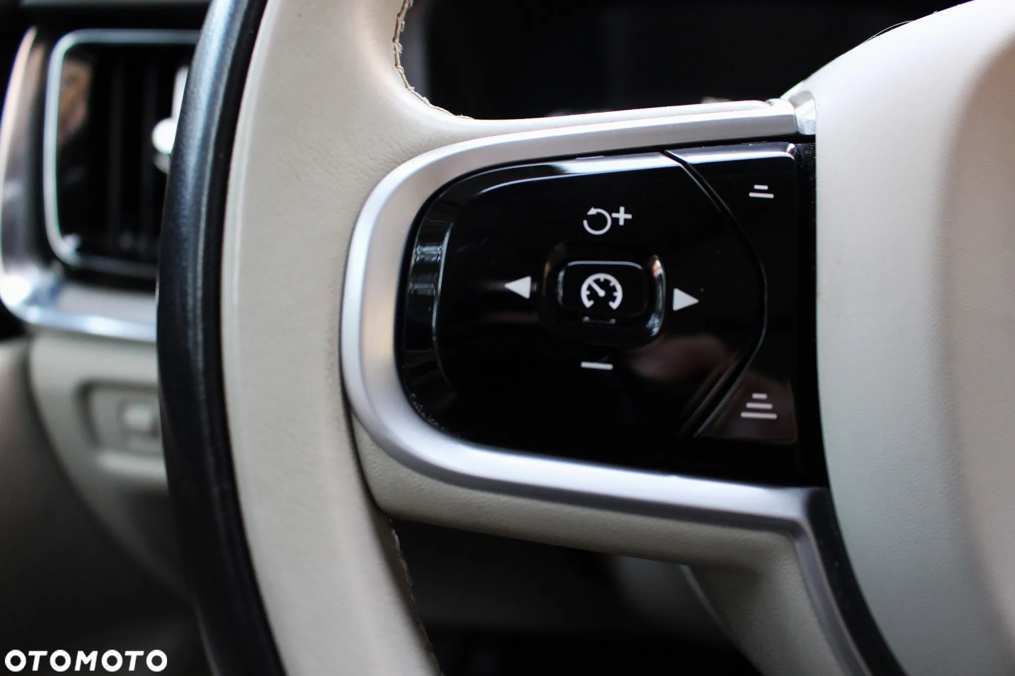 Volvo V60 T8 AWD Twin Engine Geartronic Inscription - 37