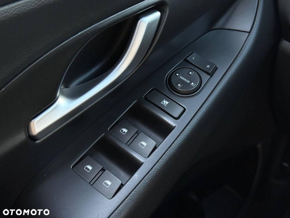 Hyundai i30 1.5 DPI Classic + - 16