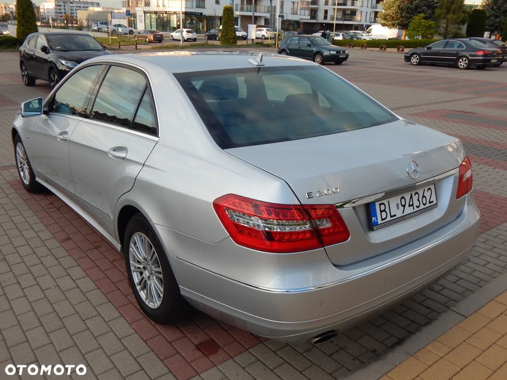 Mercedes-Benz Klasa E 250 CGI BlueEff Elegance - 3