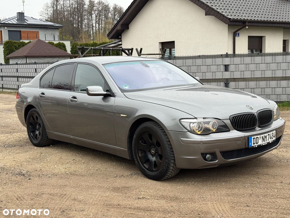BMW Seria 7 750i L - 12