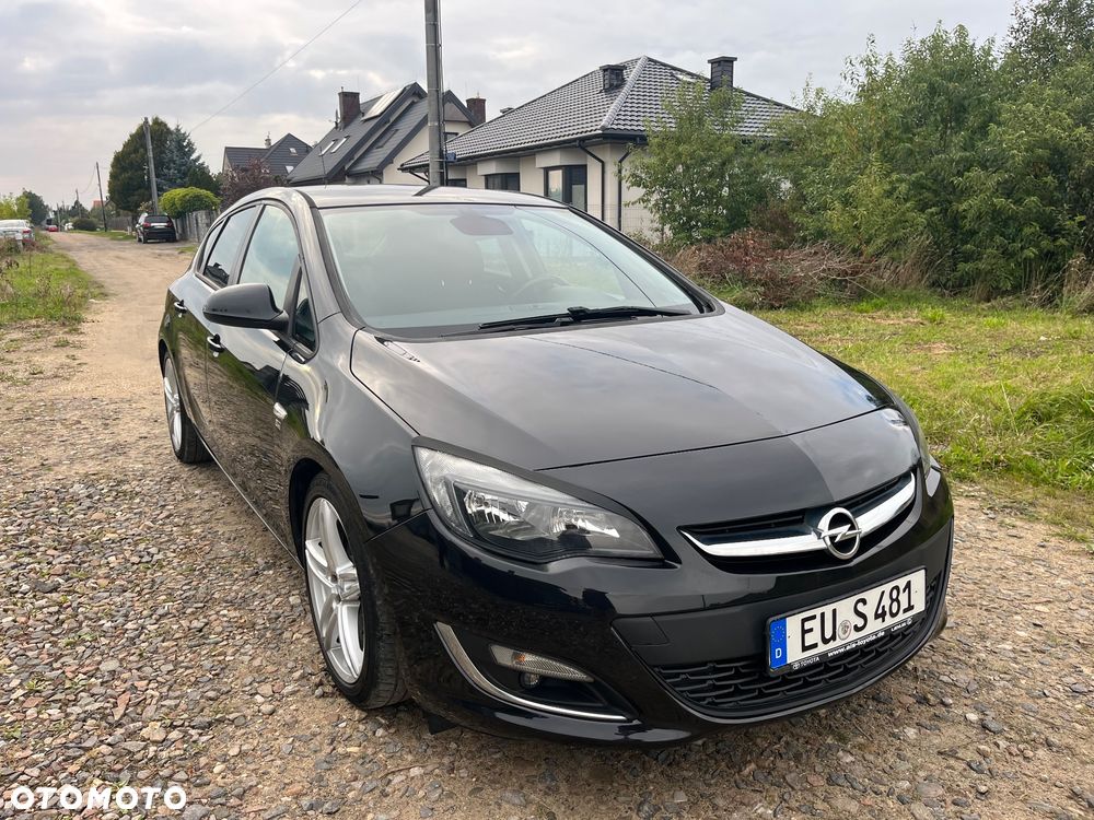 Opel Astra 1.6 Turbo 150 Jahre - 14