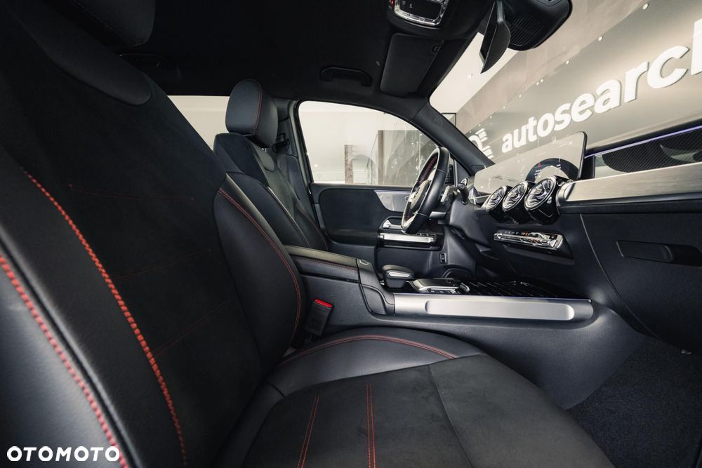 Mercedes-Benz GLB 200 4-Matic AMG Line 8G-DCT - 17