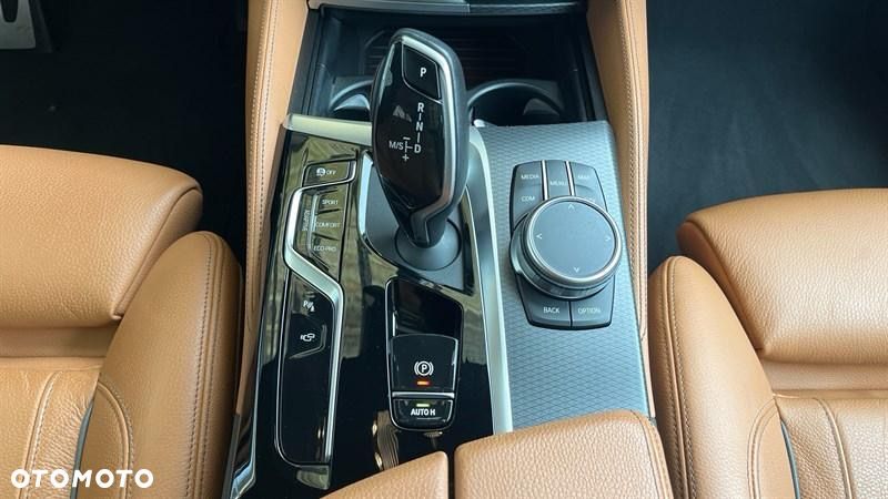 BMW Seria 5 540d xDrive mHEV M Sport sport - 8