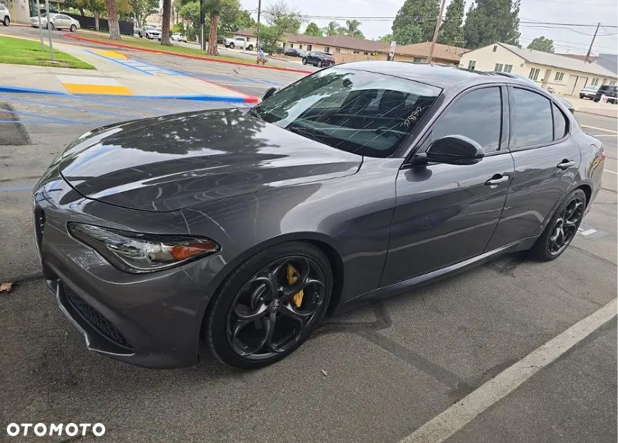 Alfa Romeo Giulia - 1