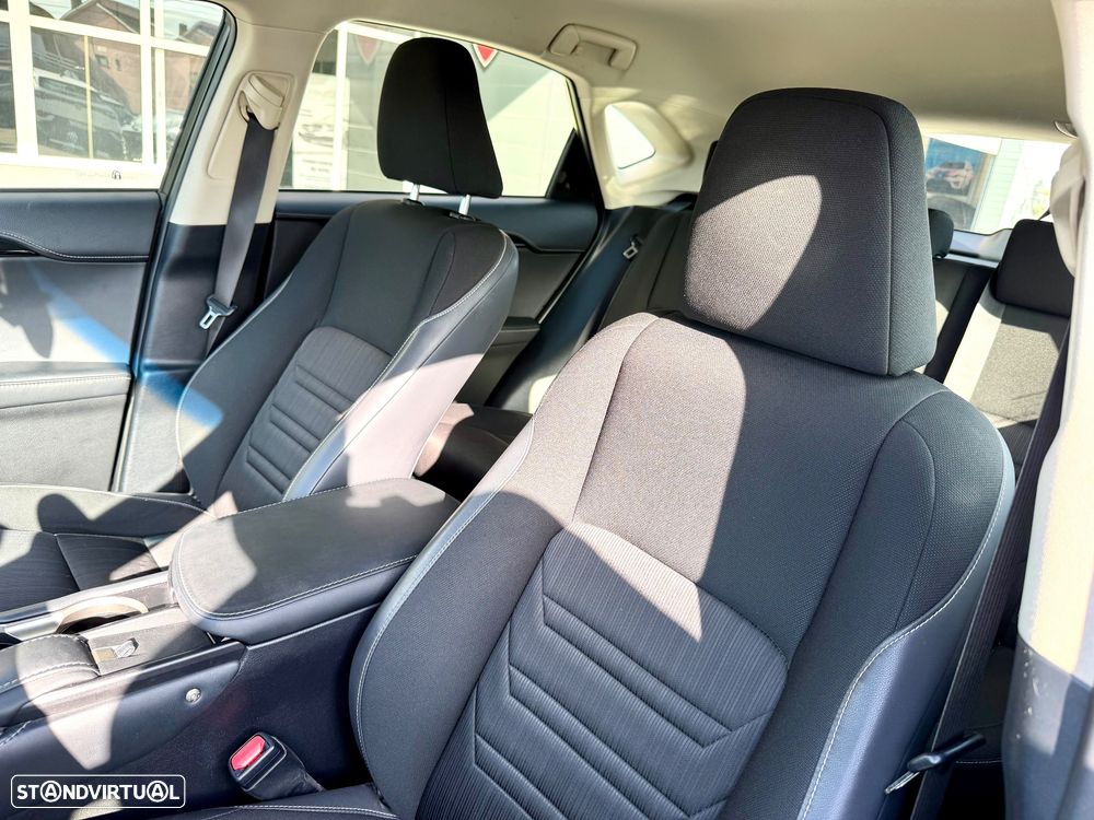 Lexus NX 300h Executive Plus - 14