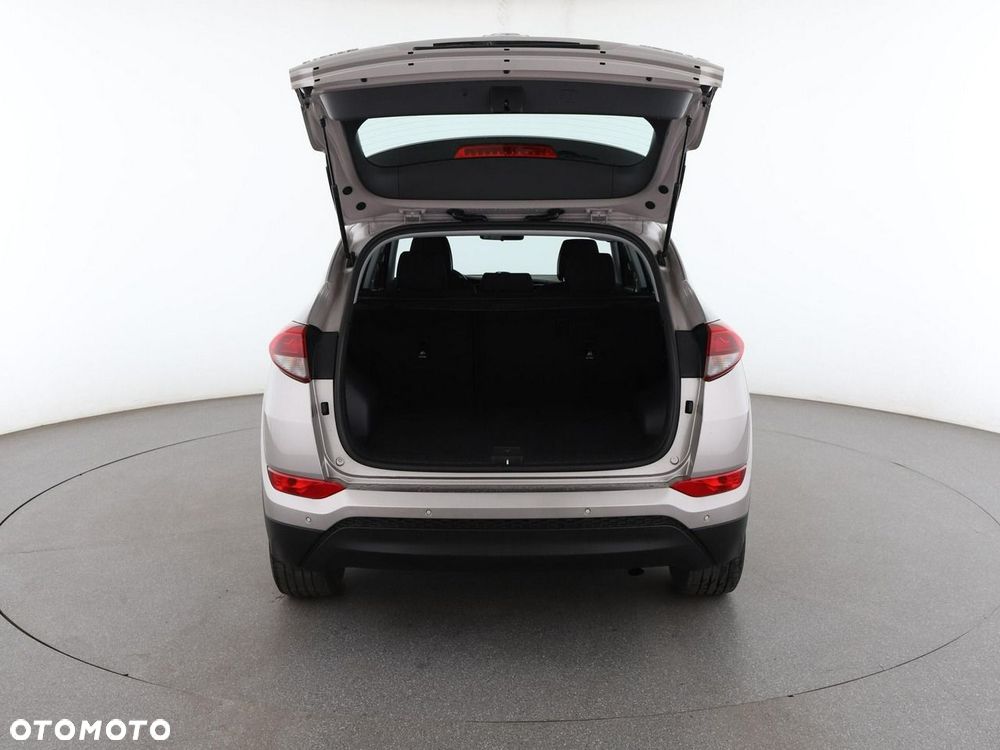 Hyundai Tucson 1.7 CRDI BlueDrive Style 2WD - 20