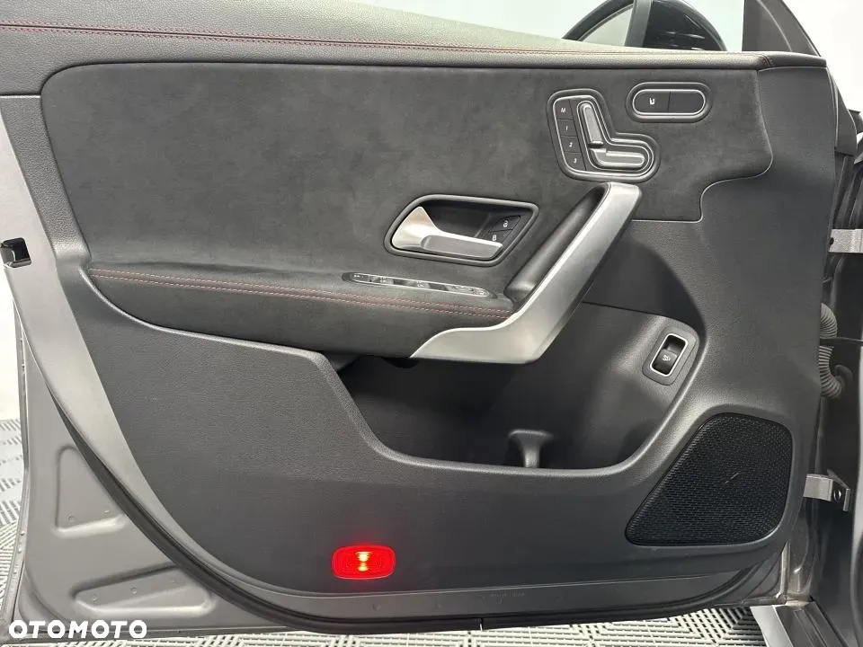 Mercedes-Benz CLA 220 4-Matic AMG Line 7G-DCT - 11