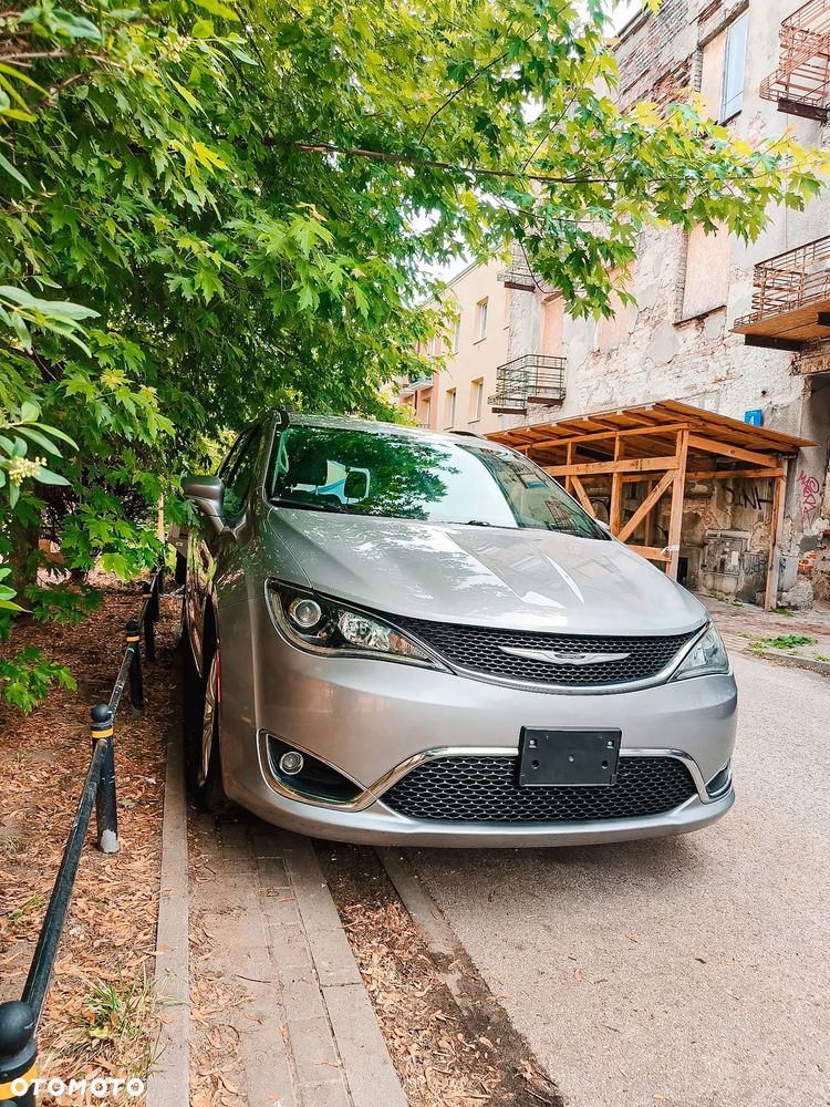 Chrysler Pacifica - 2