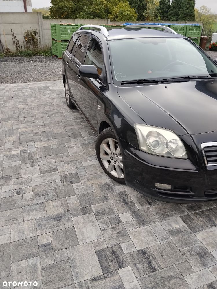 Toyota Avensis 2004 photo 2